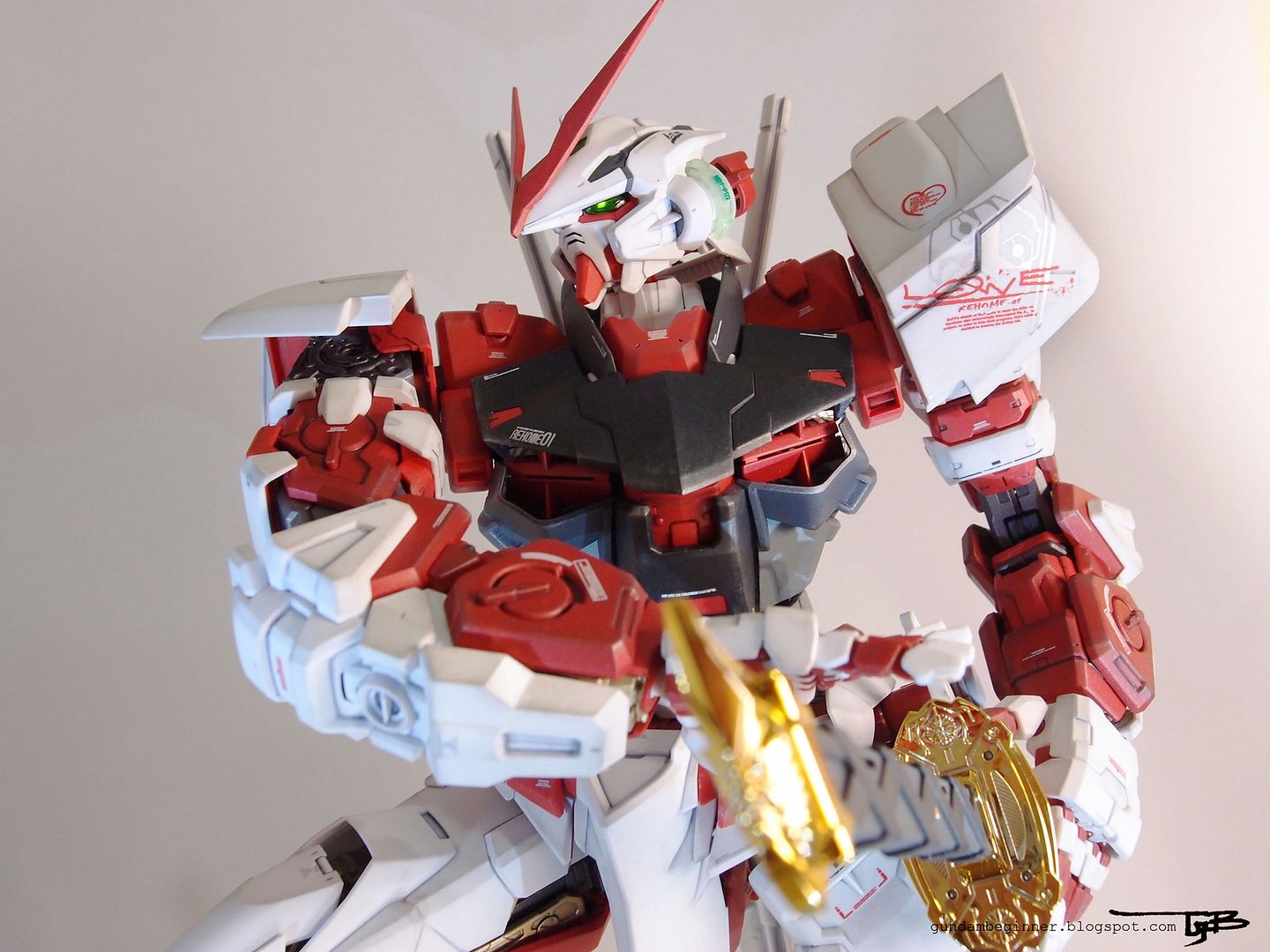http://i1071.photobucket.com/albums/u506/Gundam_Beginner/PG%20Astray%20Red%20Frame%20Studio/PG%20Astray%20Red%20Frame%20final%20pick/c3f77ab4.jpg