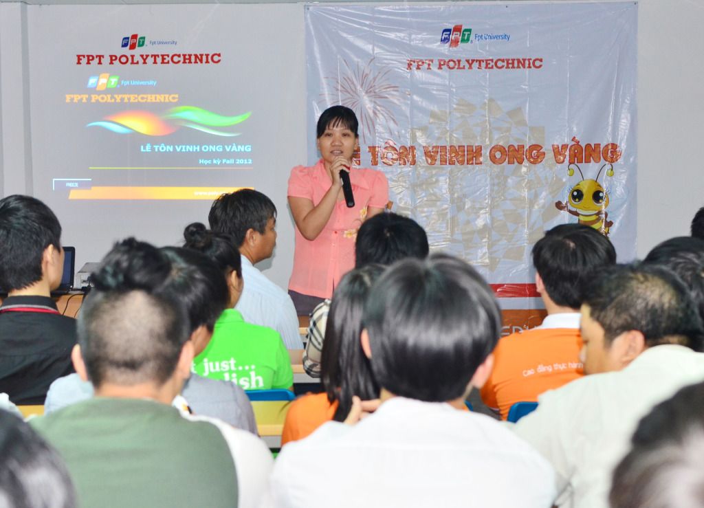 Giám đốc FPT Polytechnic Hồ Chí Minh phát biểu trong buổi lễ