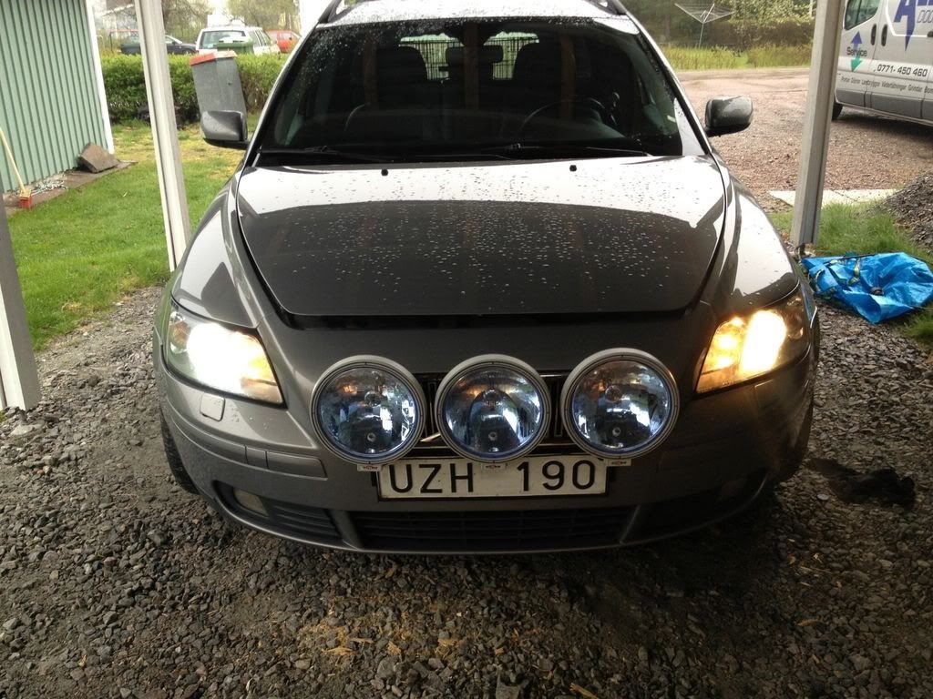 http://i1071.photobucket.com/albums/u506/fredrikbjork/Volvo%20V50/520bafa2.jpg