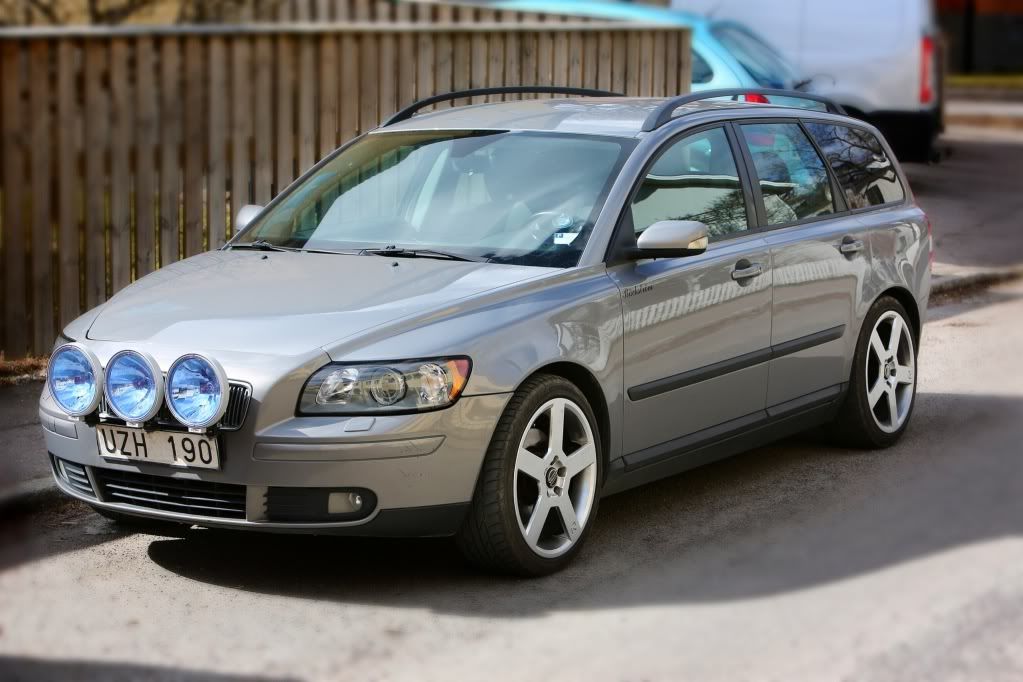 http://i1071.photobucket.com/albums/u506/fredrikbjork/Volvo%20V50/bild1.jpg