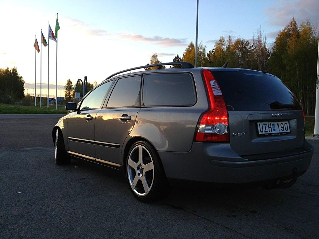 http://i1071.photobucket.com/albums/u506/fredrikbjork/Volvo%20V50/fa3bf49d.jpg