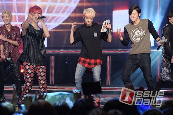  photo QGY3x9x_zpsf56ca447.jpg