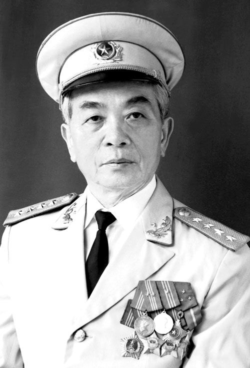 Chan-dung-Dai-tuong-Vo-Nguyen-Giap-1986_anh-TTXVN_zps8b8270a6.jpg