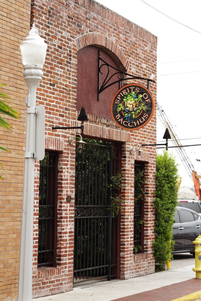 IMAGE: http://i1071.photobucket.com/albums/u520/7D_Sniper/USA%20Nifty%20Fifty/BacchusBar.jpg