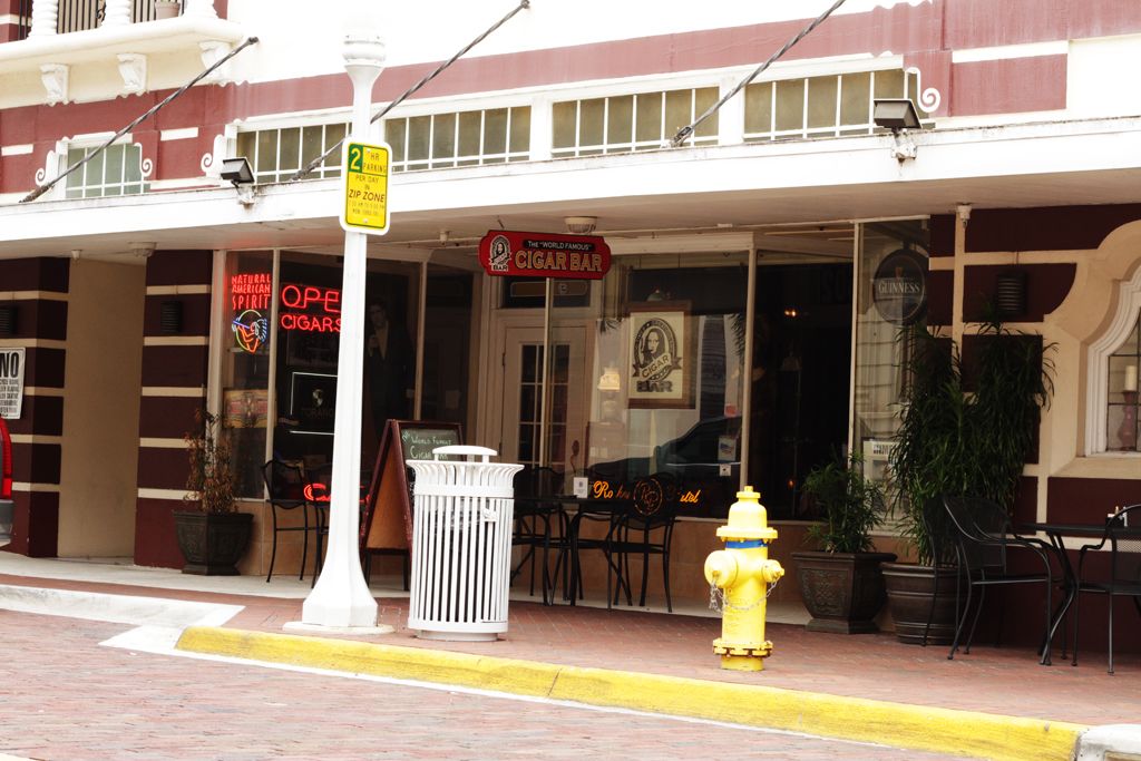 IMAGE: http://i1071.photobucket.com/albums/u520/7D_Sniper/USA%20Nifty%20Fifty/CigarBar.jpg