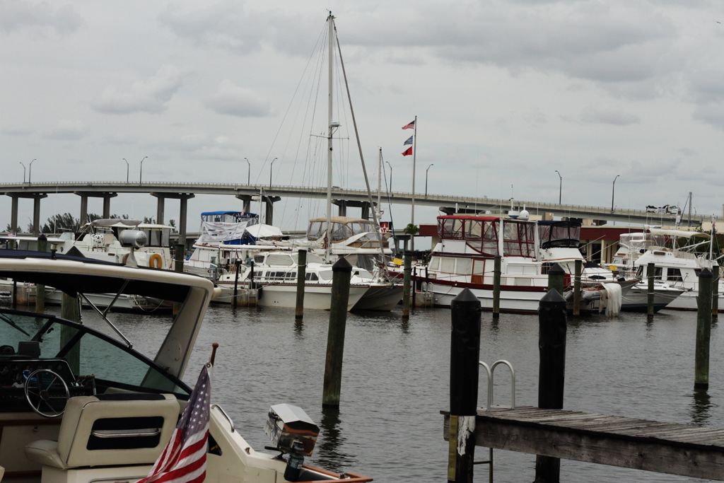 IMAGE: http://i1071.photobucket.com/albums/u520/7D_Sniper/USA%20Nifty%20Fifty/Marina.jpg